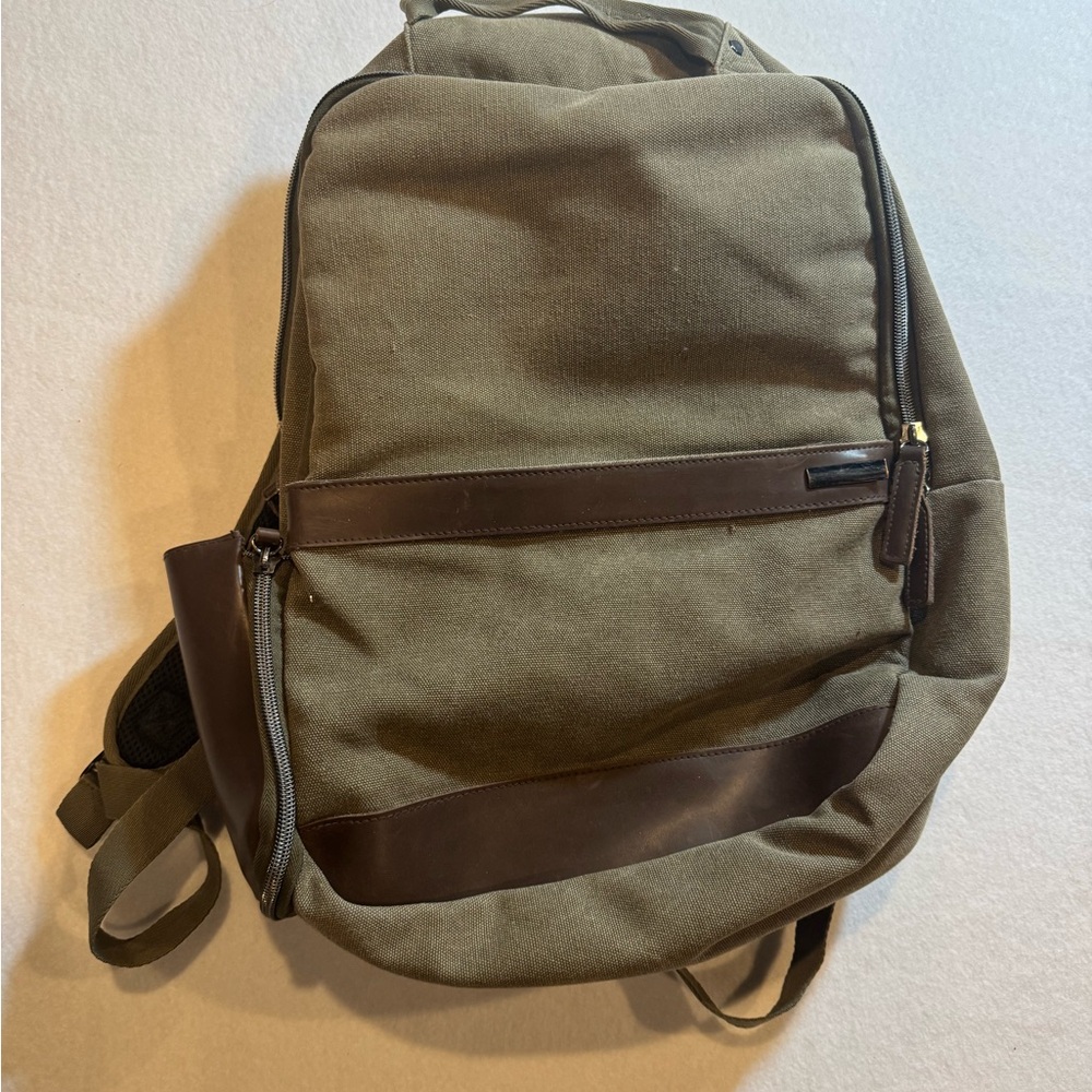 Renwick backpack - Picture 2 of 15